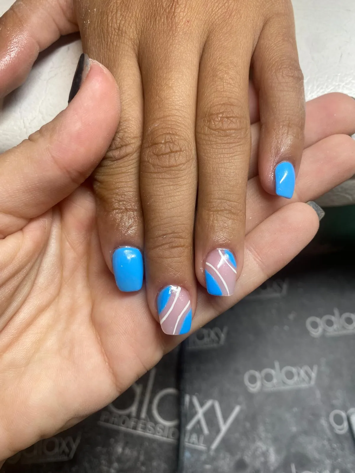Signature Dizajn — Plavo-Beli Nail Art - Posle
