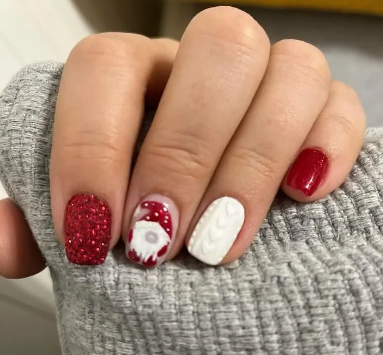 Crveni Glitter sa Novogodišnjim Gnomom
